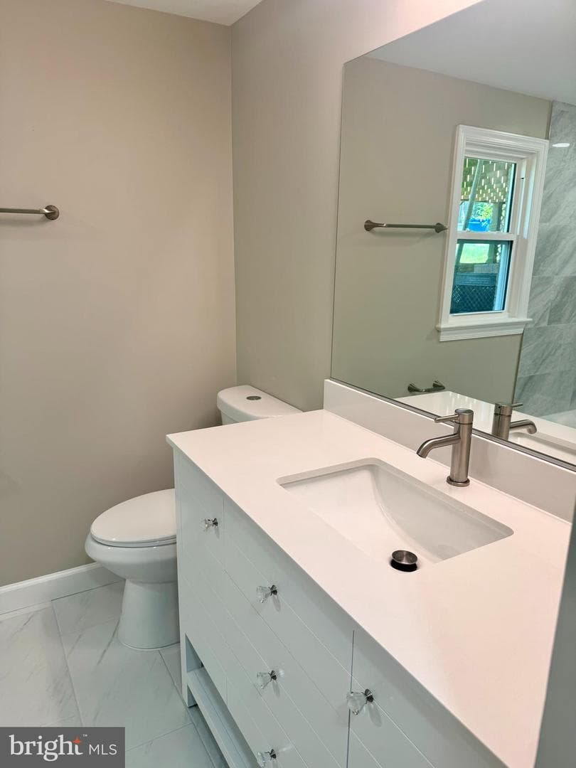 7504 Davian Drive photo 4