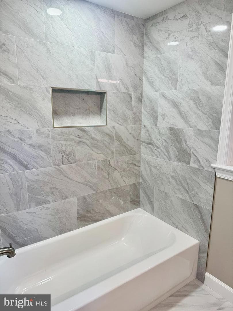 7504 Davian Drive photo 5