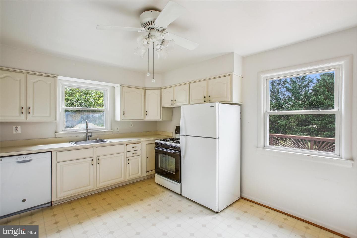 102 Moore Avenue SW photo 13