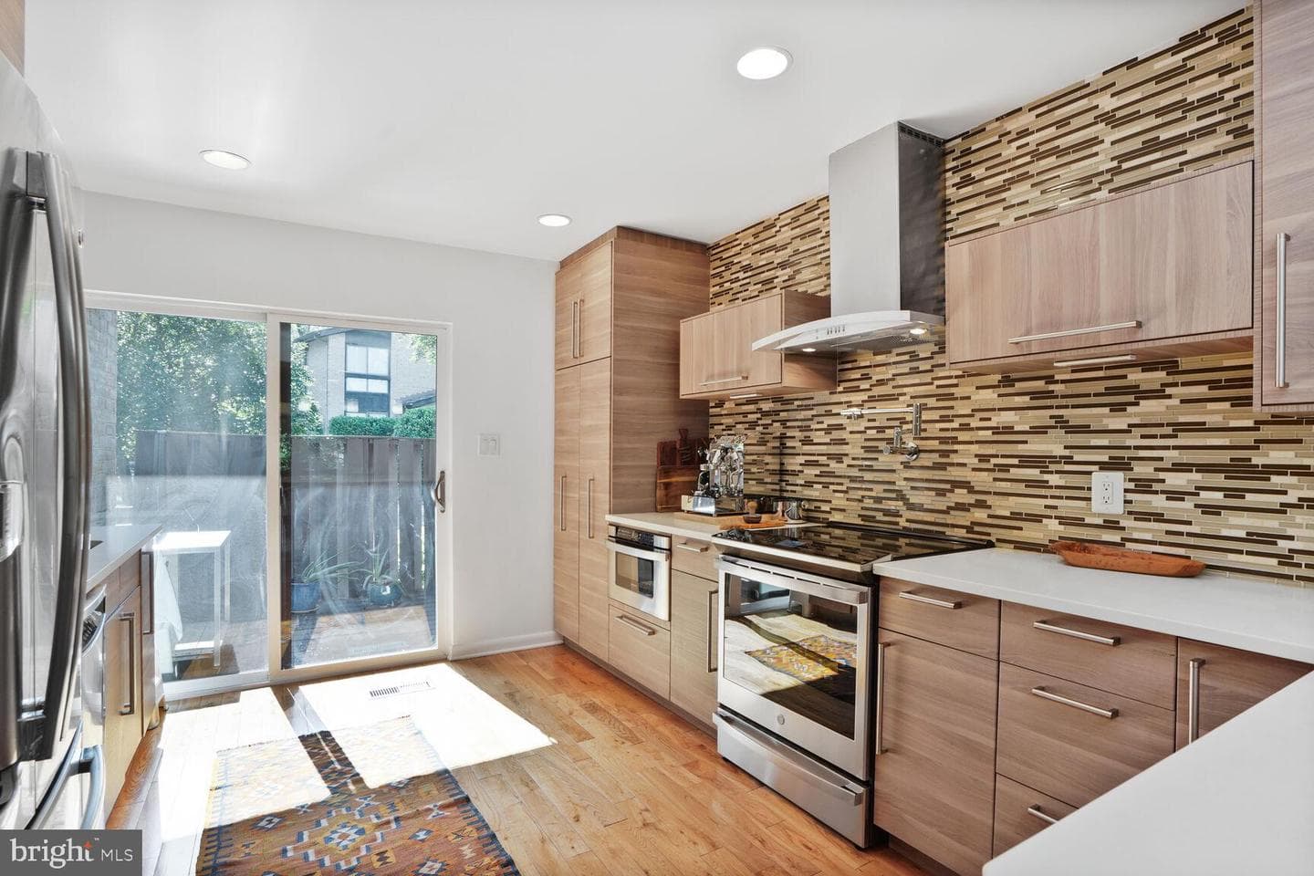 2034 Lakebreeze Way photo 12