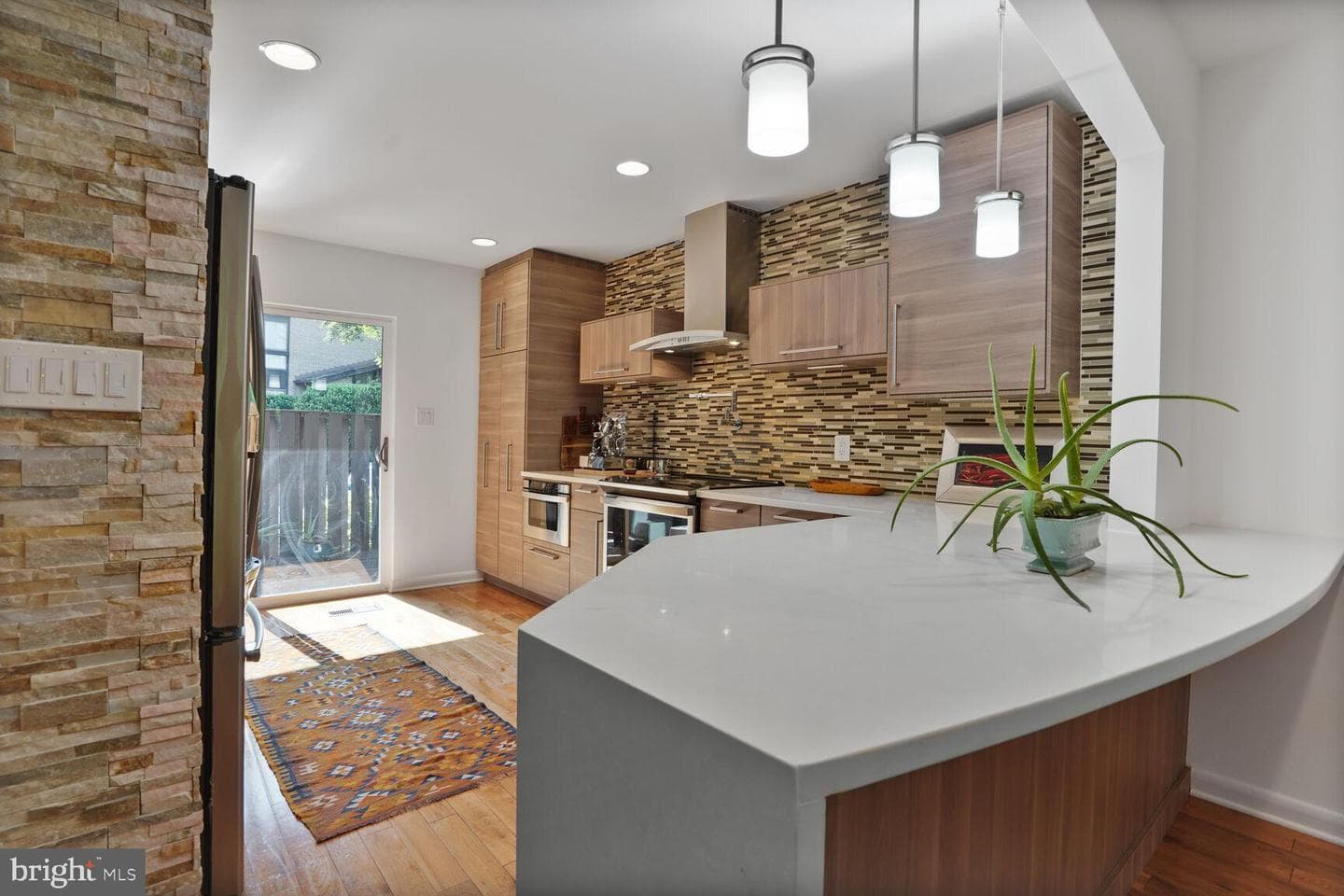 2034 Lakebreeze Way photo 8