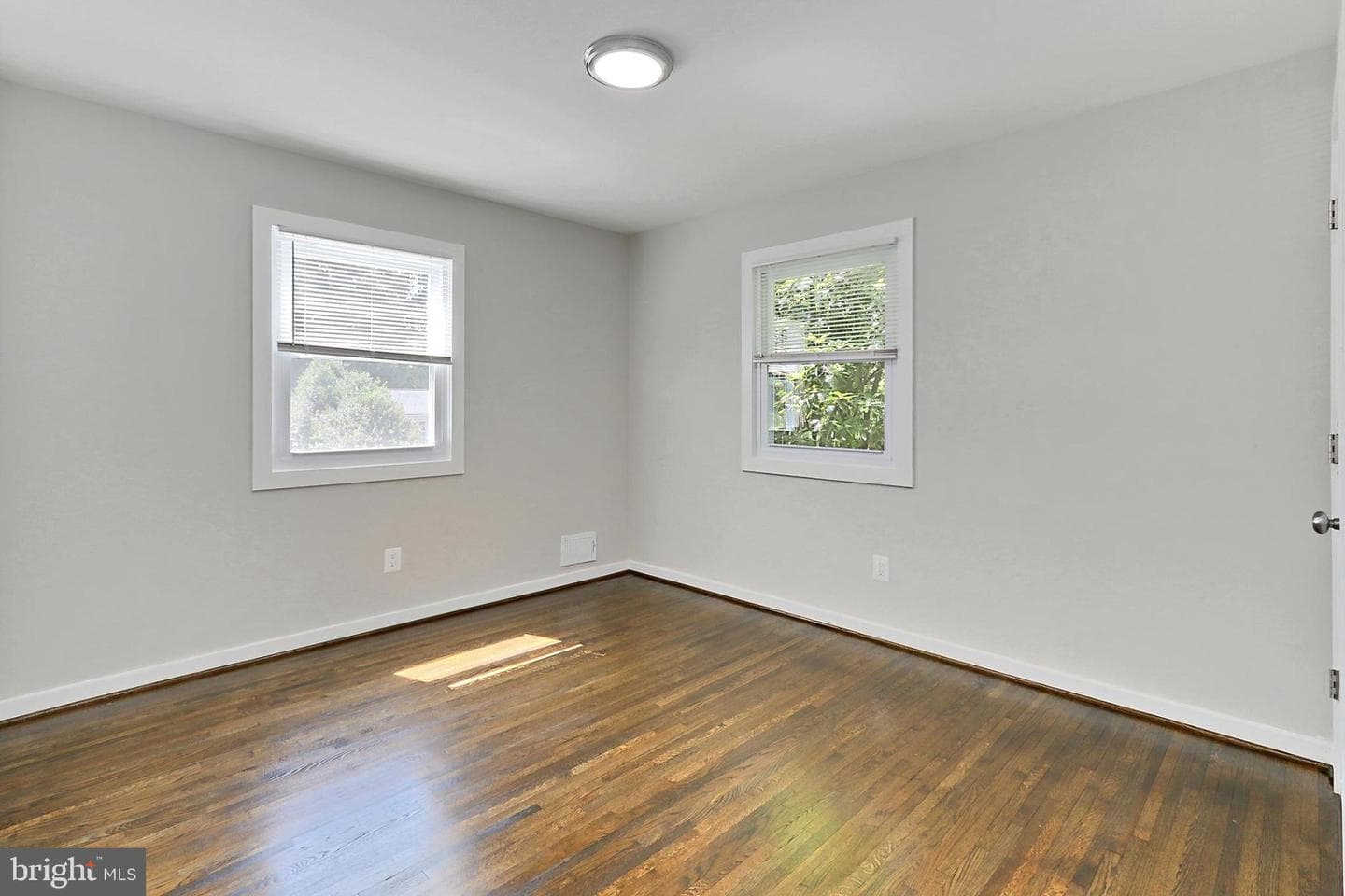6500 Rivington photo 23
