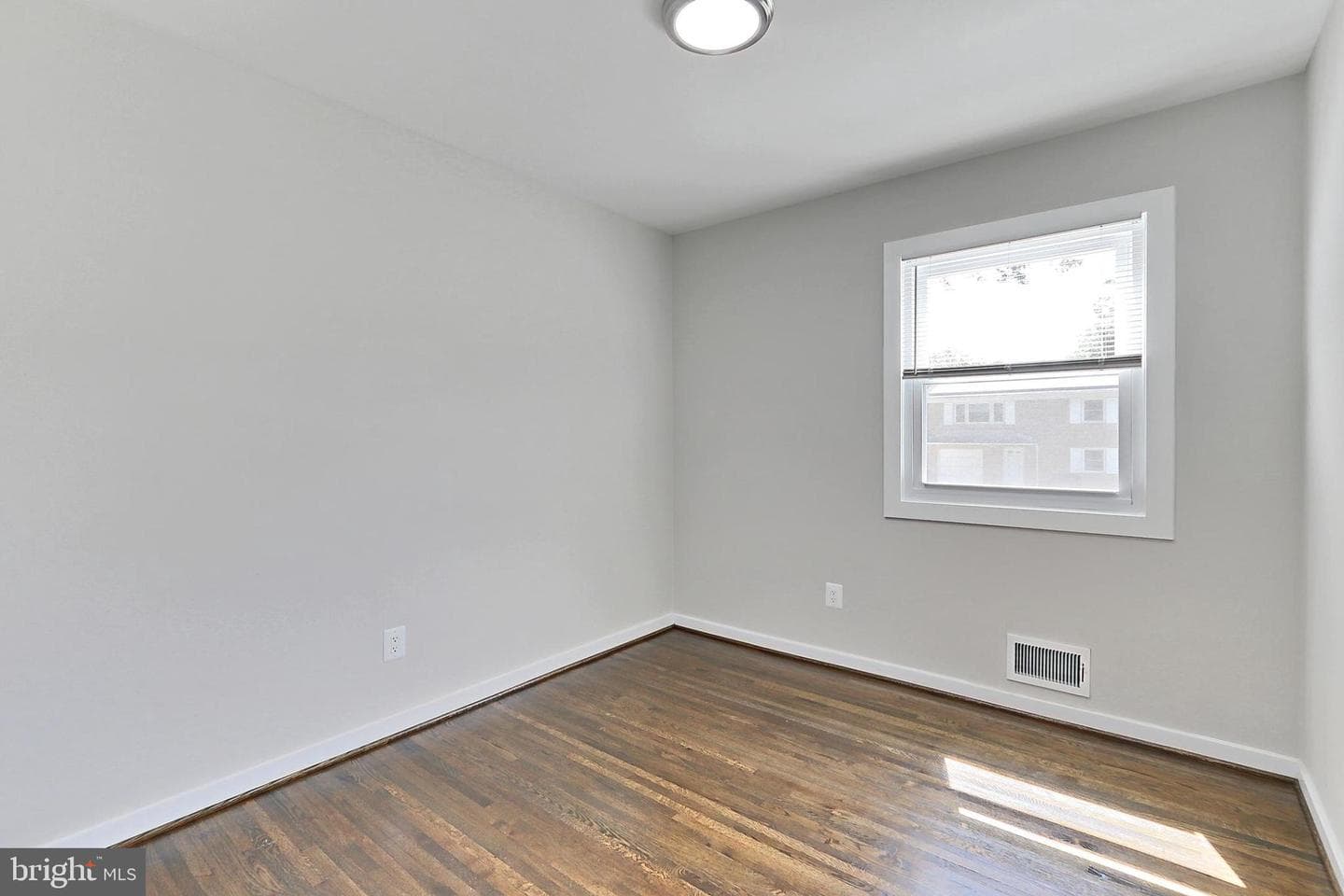 6500 Rivington photo 24