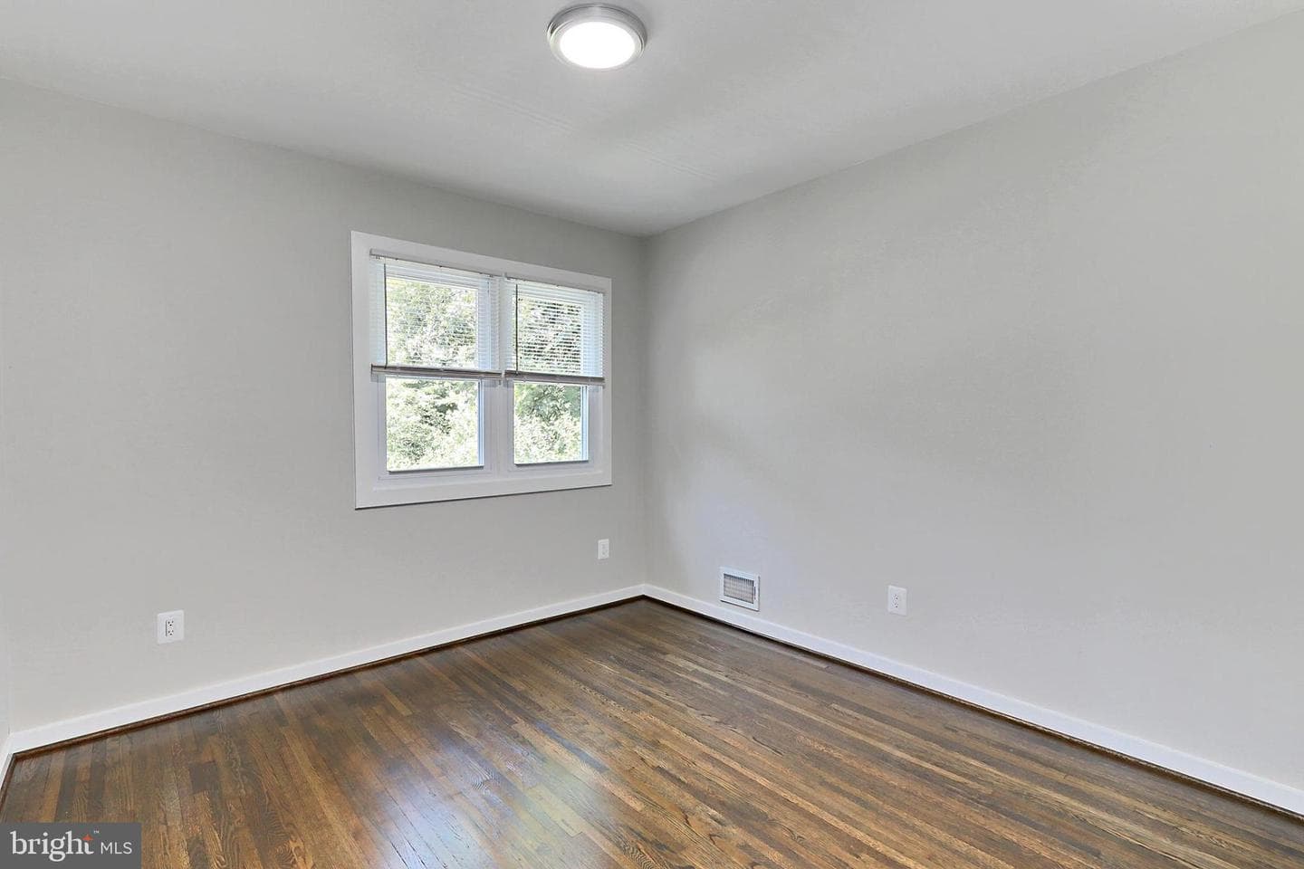 6500 Rivington photo 25
