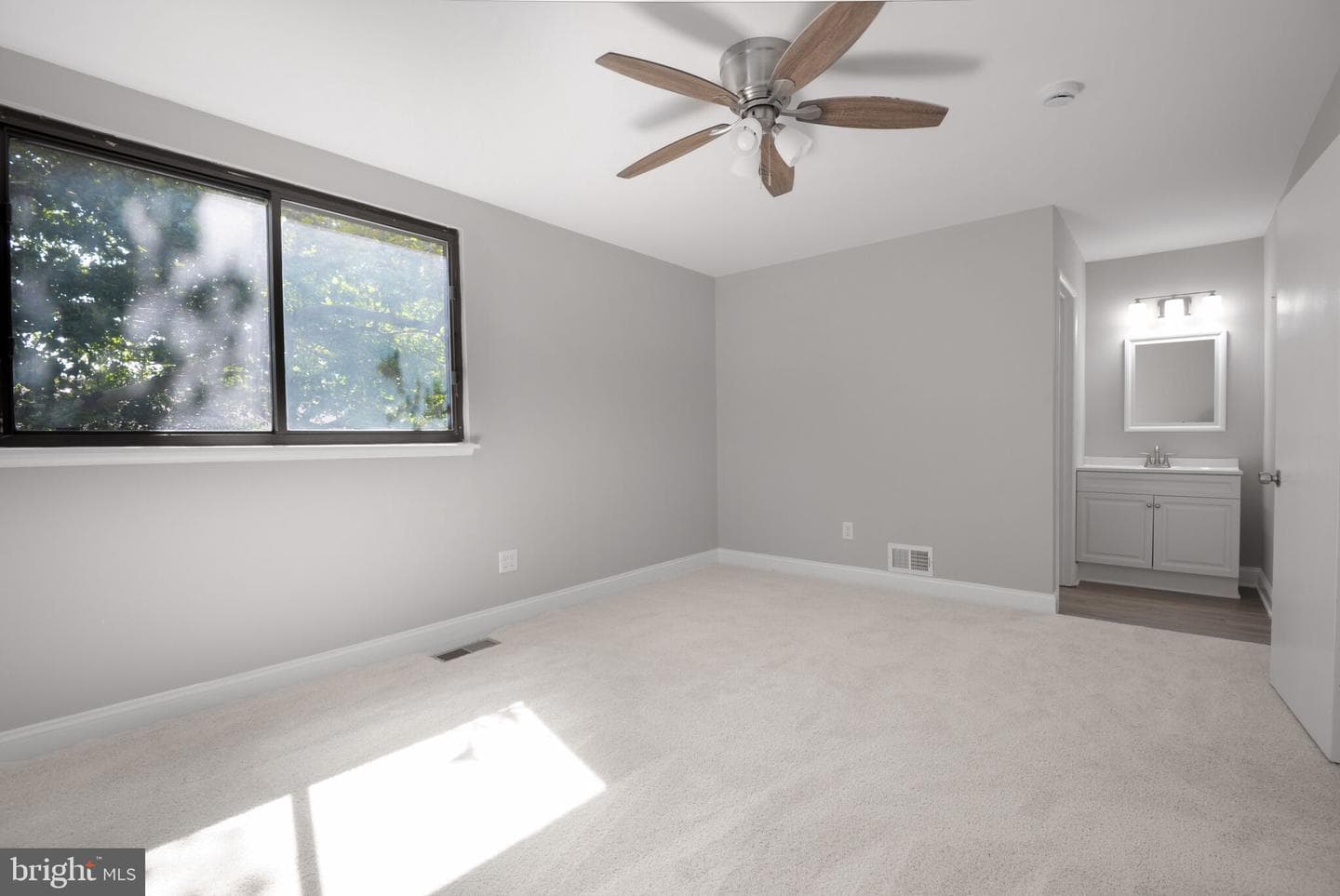 9084 Arlington Boulevard photo 11