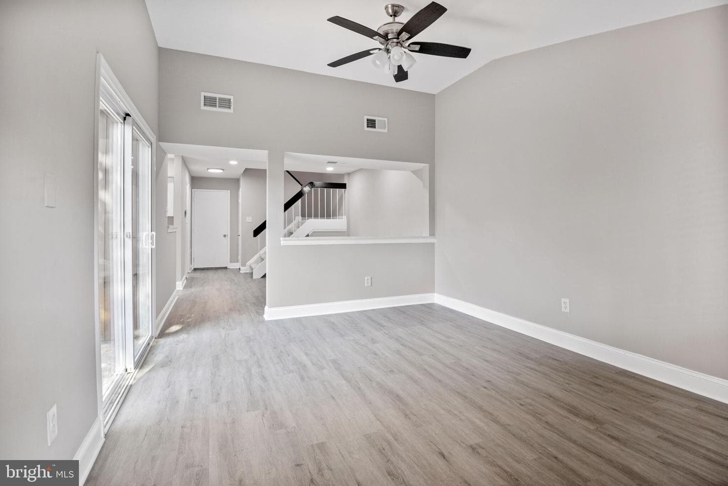 9084 Arlington Boulevard photo 4