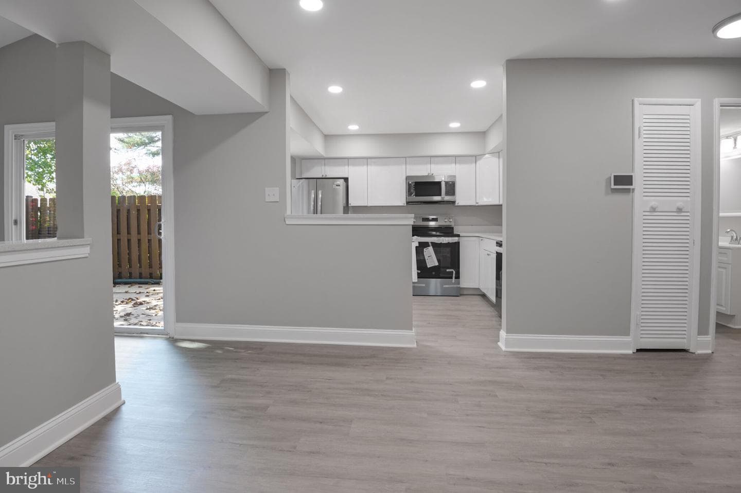 9084 Arlington Boulevard photo 7