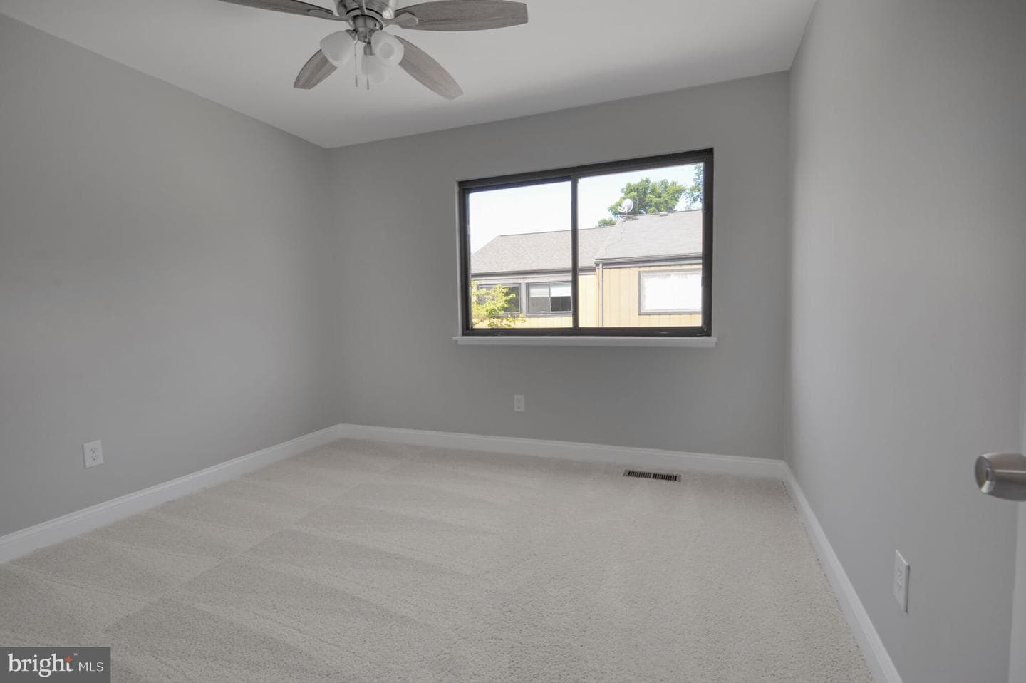 9084 Arlington Boulevard photo 9
