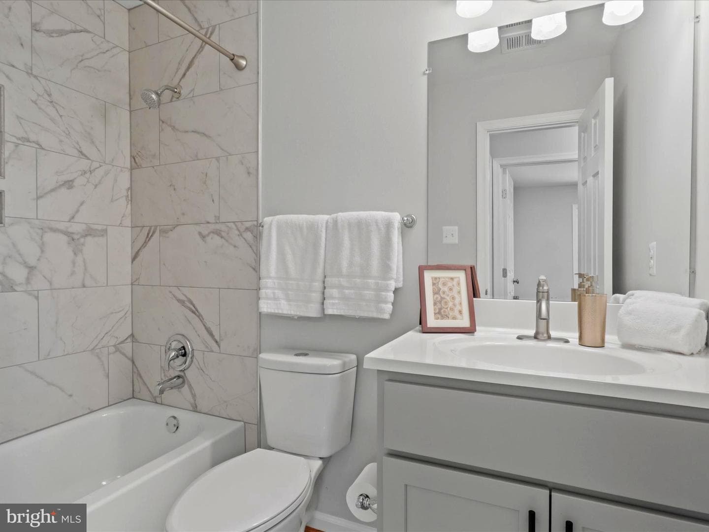 4435 Holly Avenue photo 20