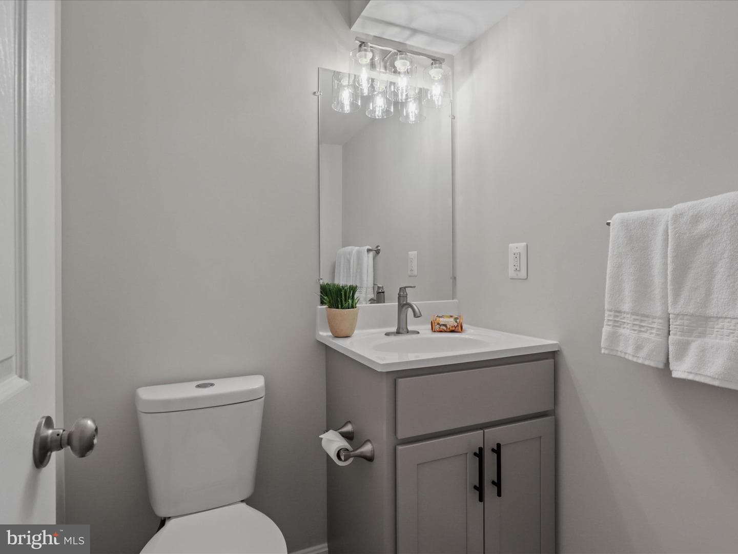 4435 Holly Avenue photo 24