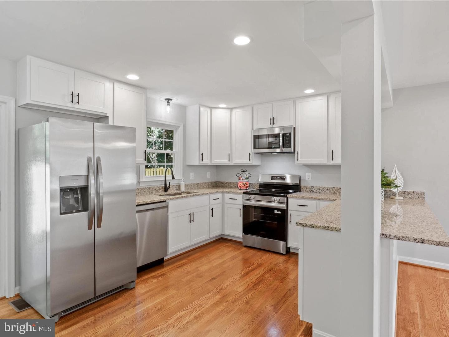 4435 Holly Avenue photo 3
