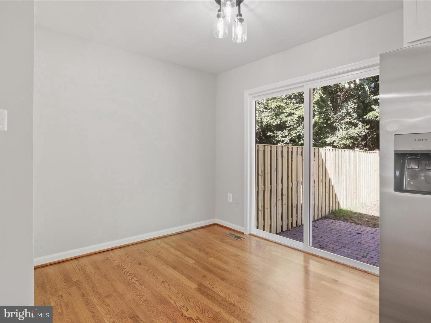 4435 Holly Avenue photo 6