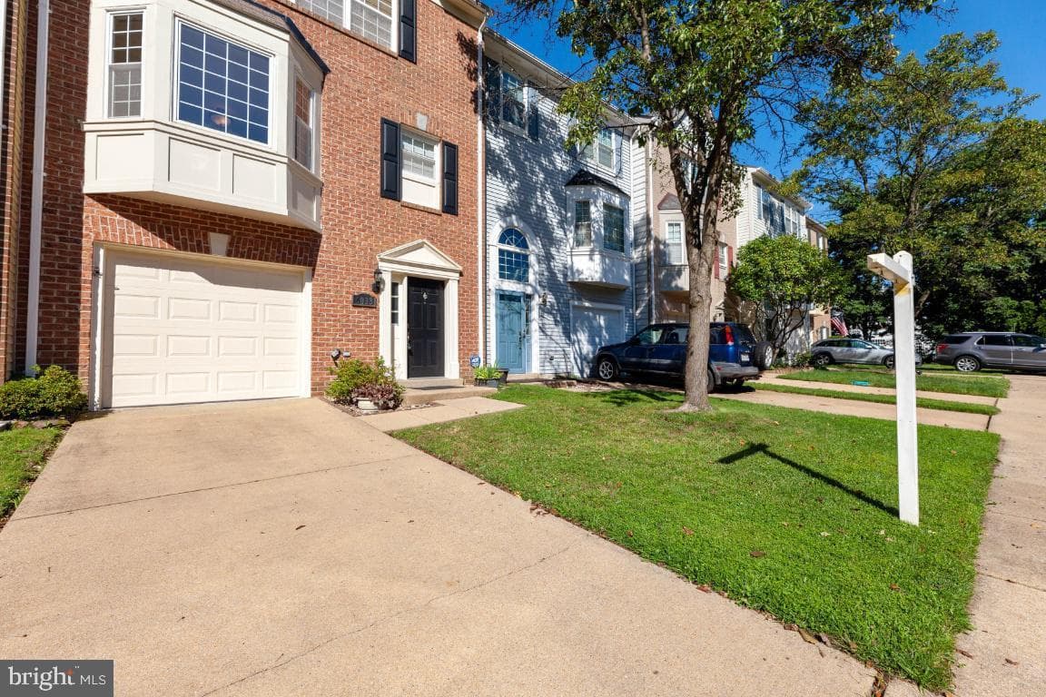6033 Lands End Lane photo 2