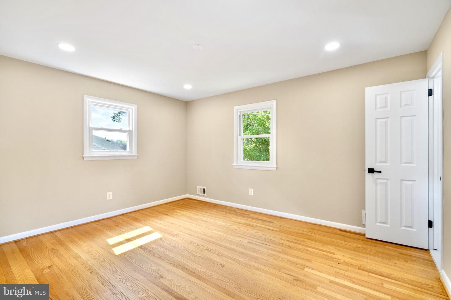2811 Elsmore Street photo 15