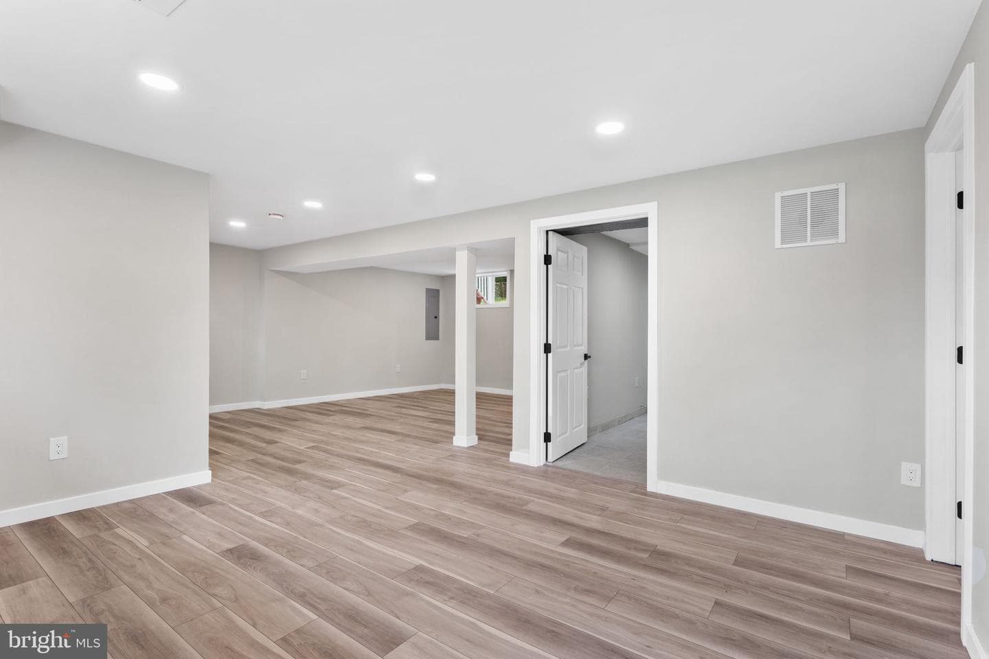 8912 Sylvania Street photo 17