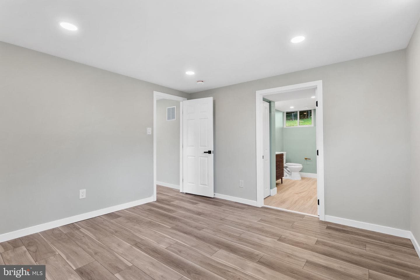 8912 Sylvania Street photo 19