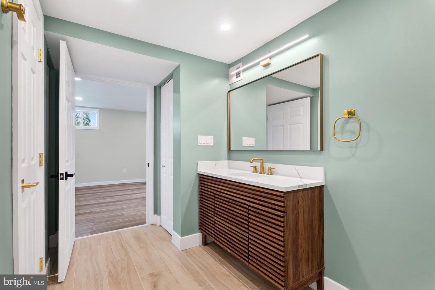 8912 Sylvania Street photo 22