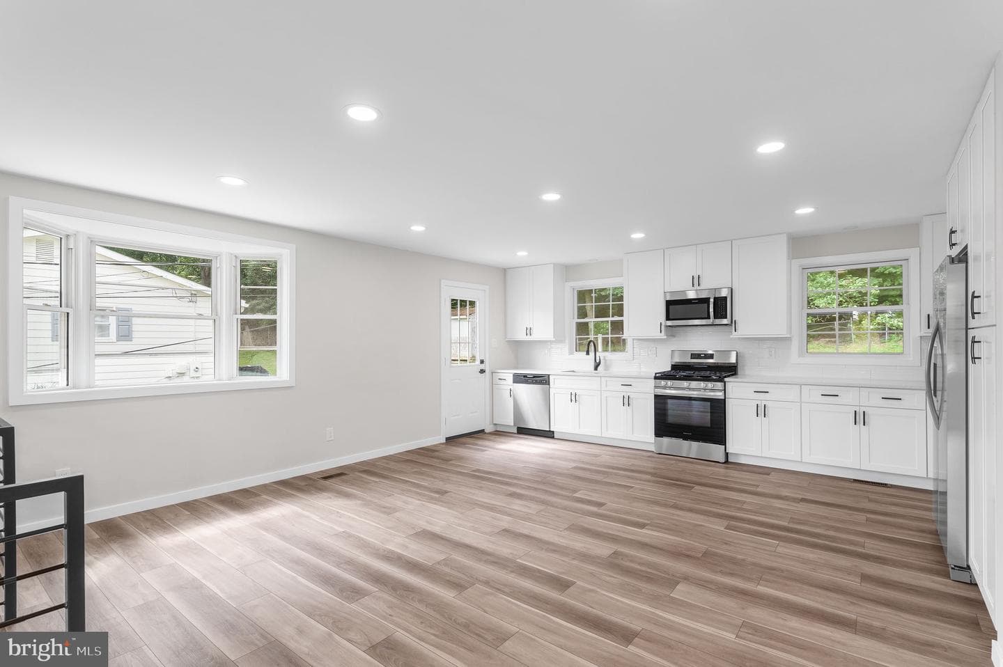 8912 Sylvania Street photo 4