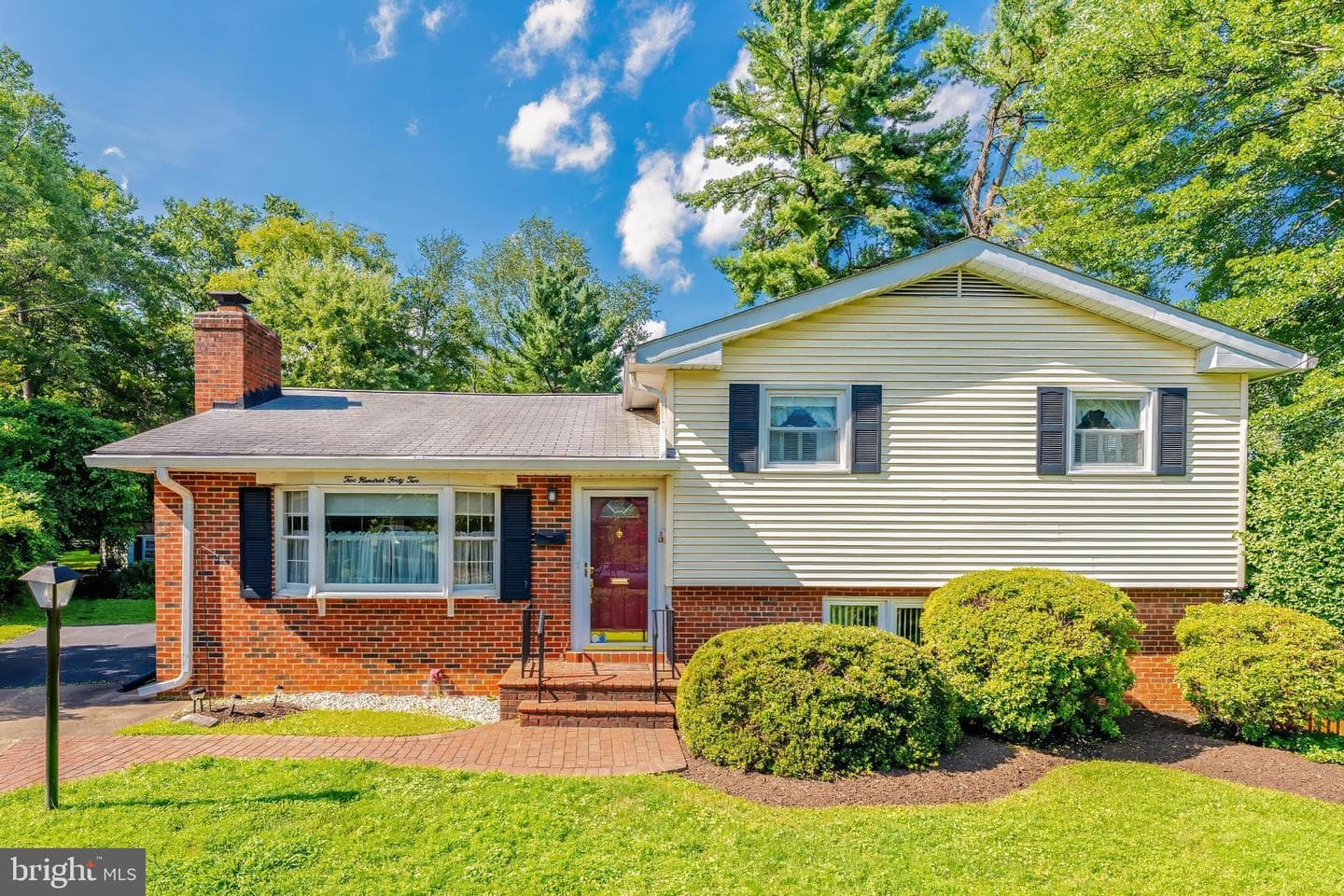 242 Hillside Circle SW