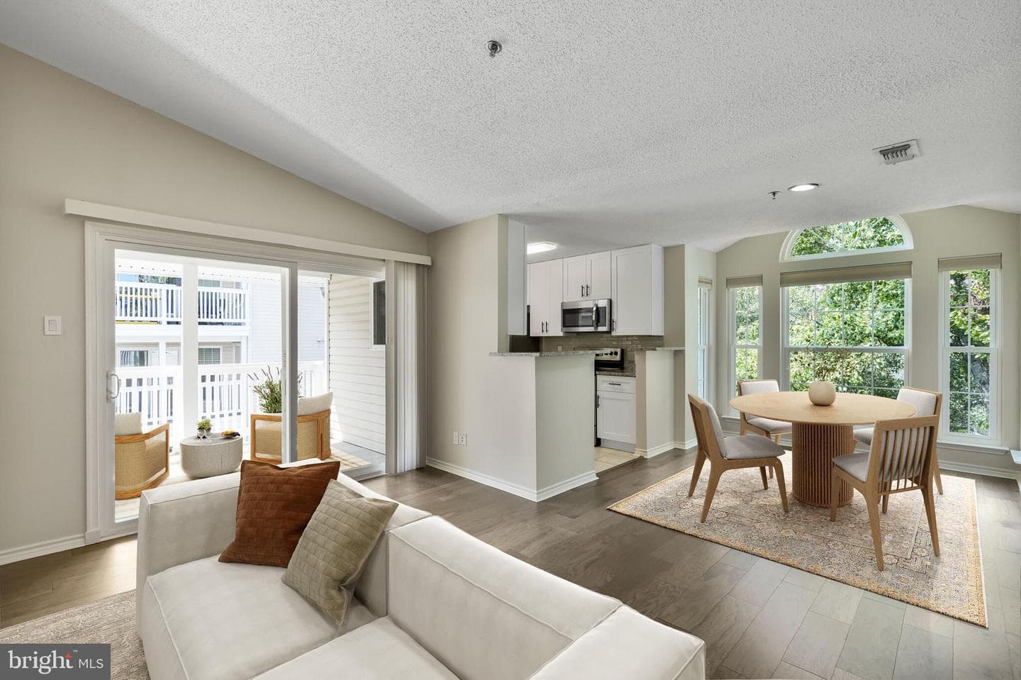 1524 Lincoln Way #406 photo 5