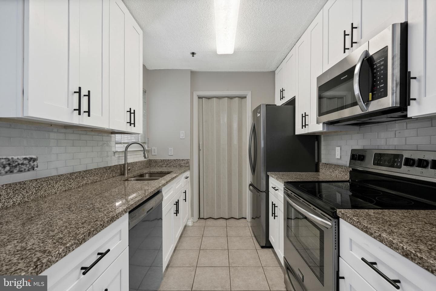 1524 Lincoln Way #406 photo 8