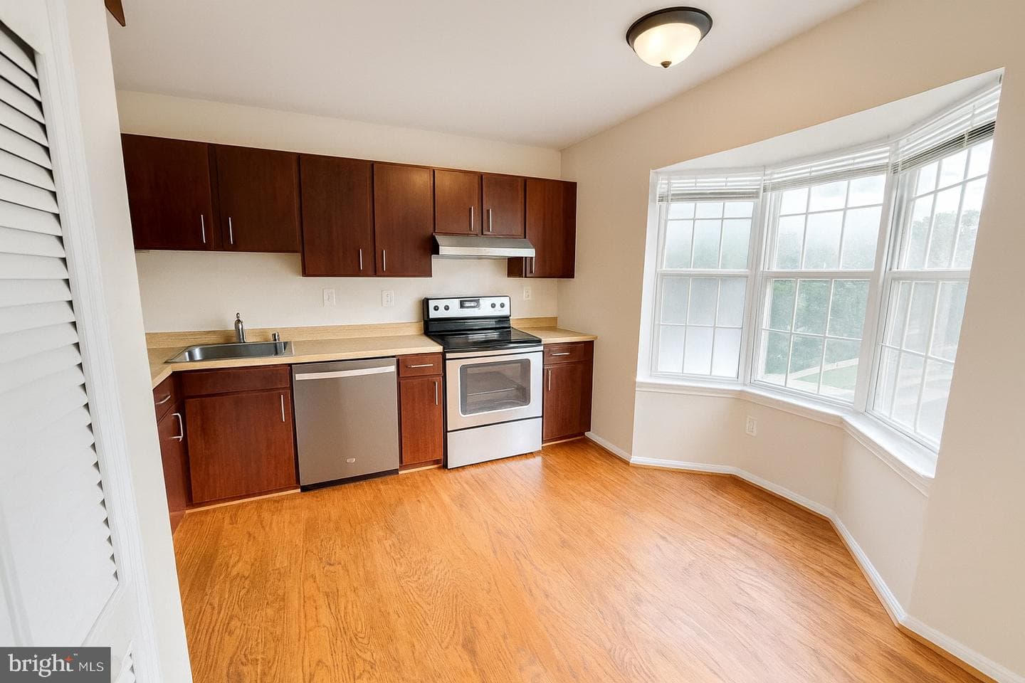 4127 Weeping Willow Court #142-A photo 4