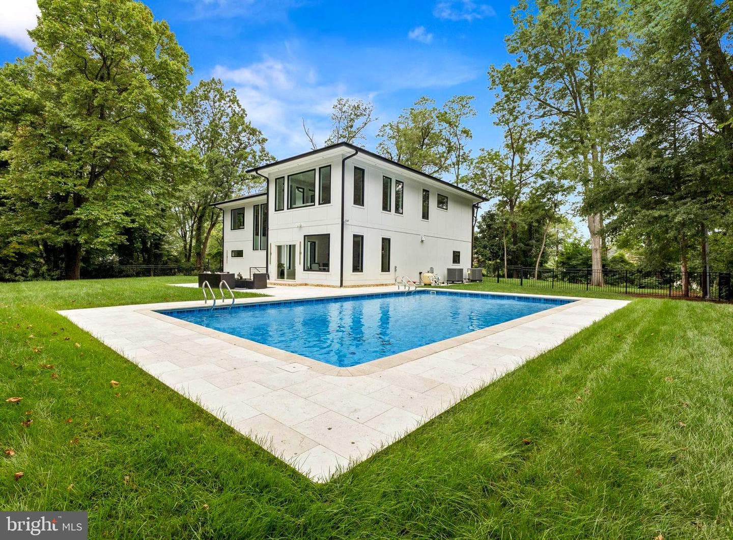 5005 Ravensworth Road photo 4