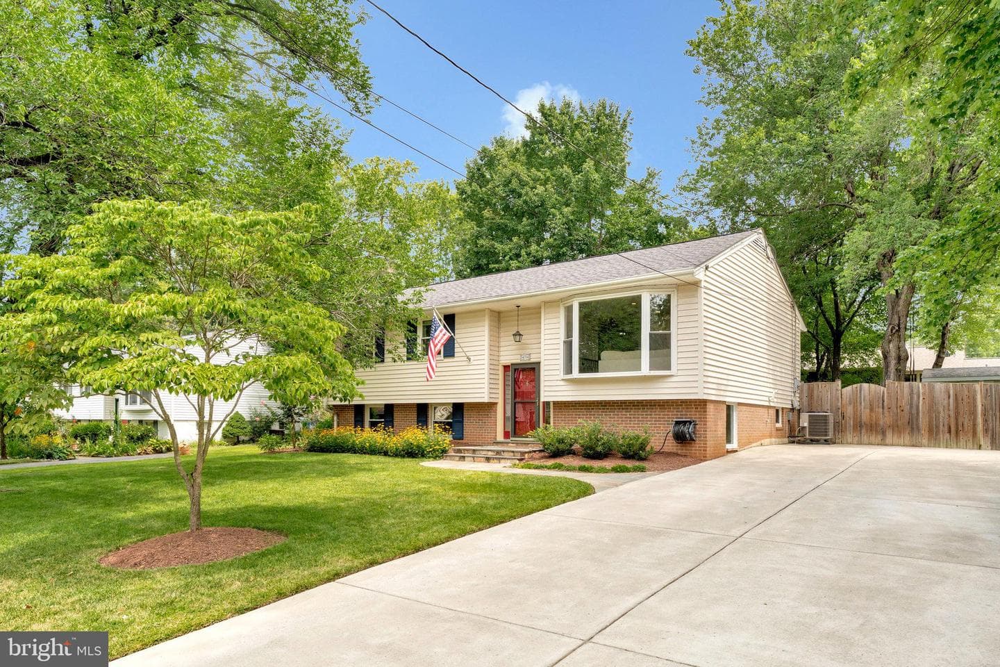 14704 Lock Drive photo 3