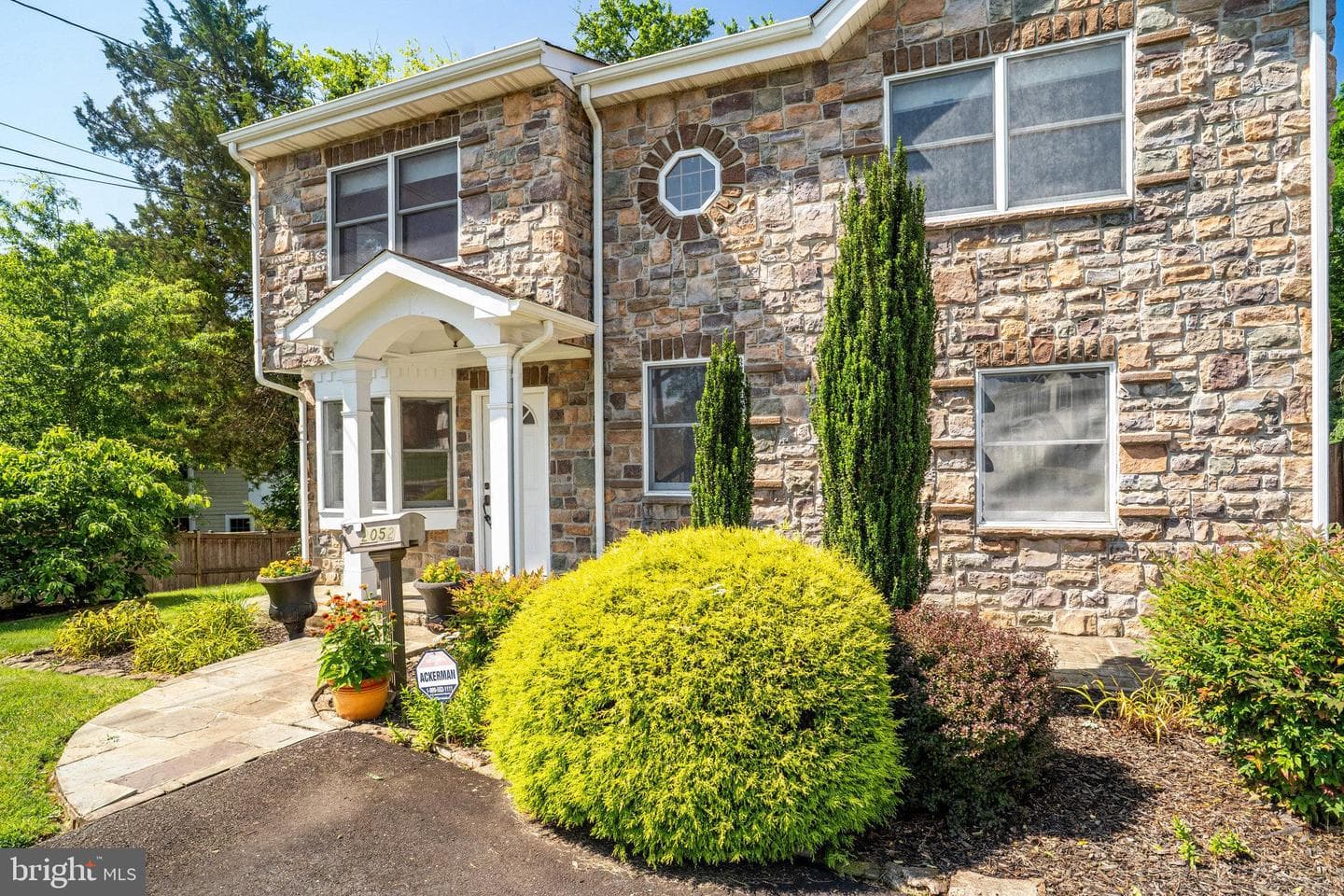 2052 Arch Drive photo 1