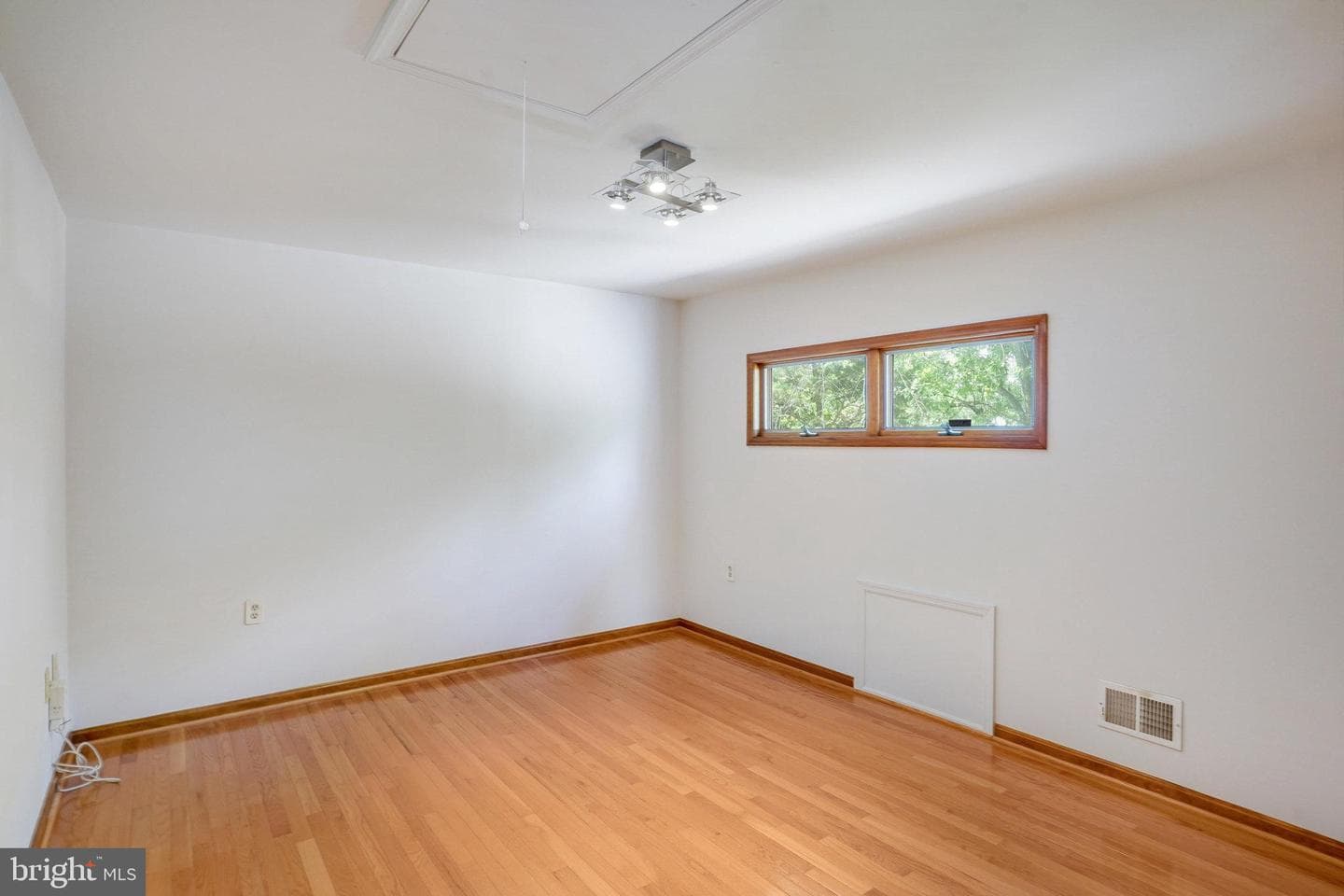 2052 Arch Drive photo 16