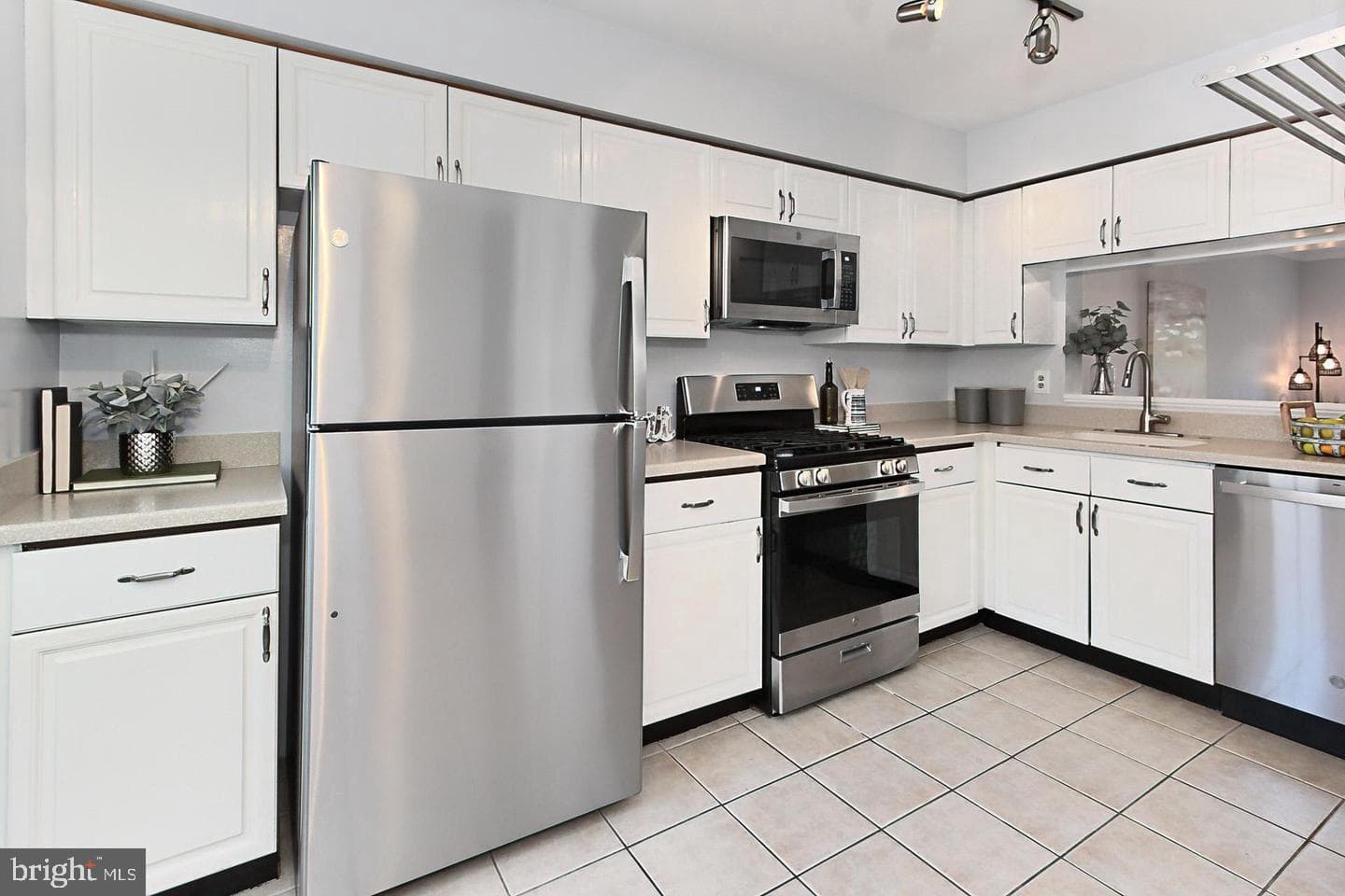 7527 Chrisland Cove photo 11