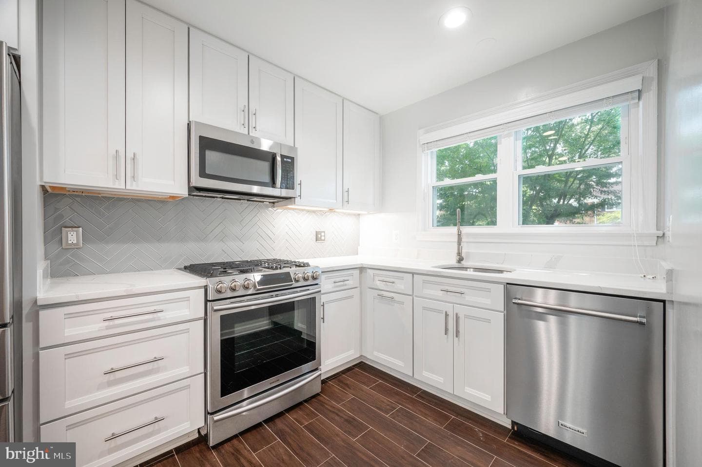 6065 Hardwick Place photo 10
