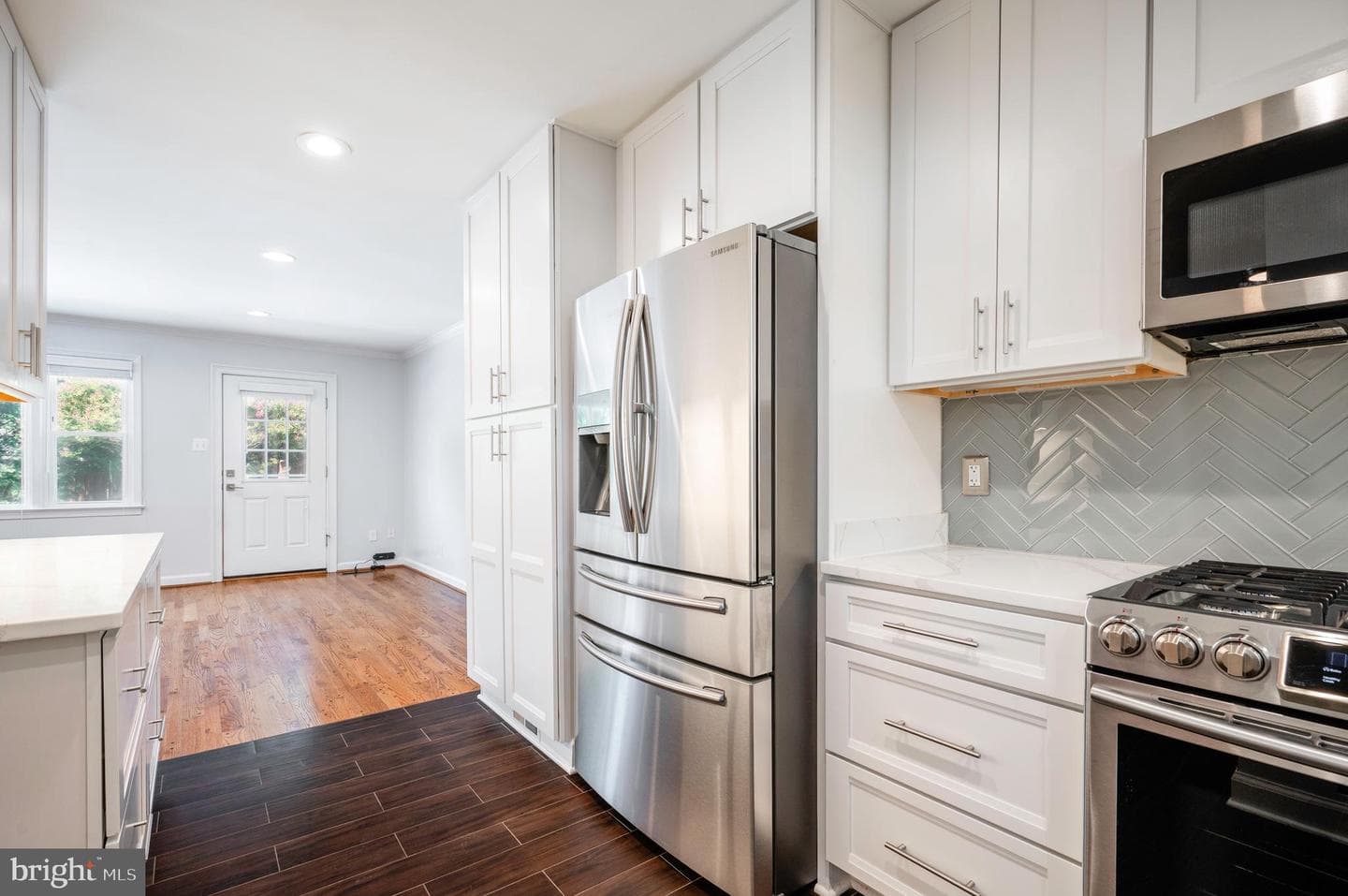 6065 Hardwick Place photo 11