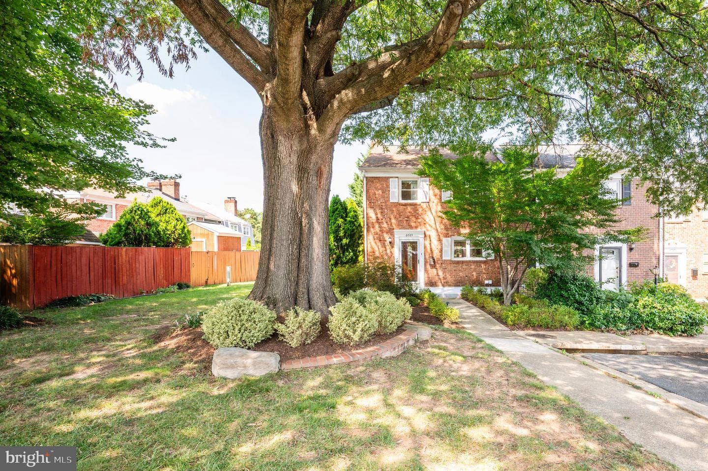 6065 Hardwick Place photo 2