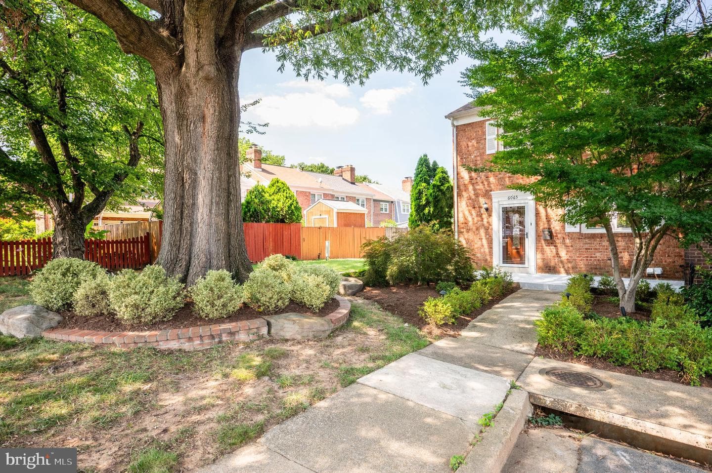 6065 Hardwick Place photo 3