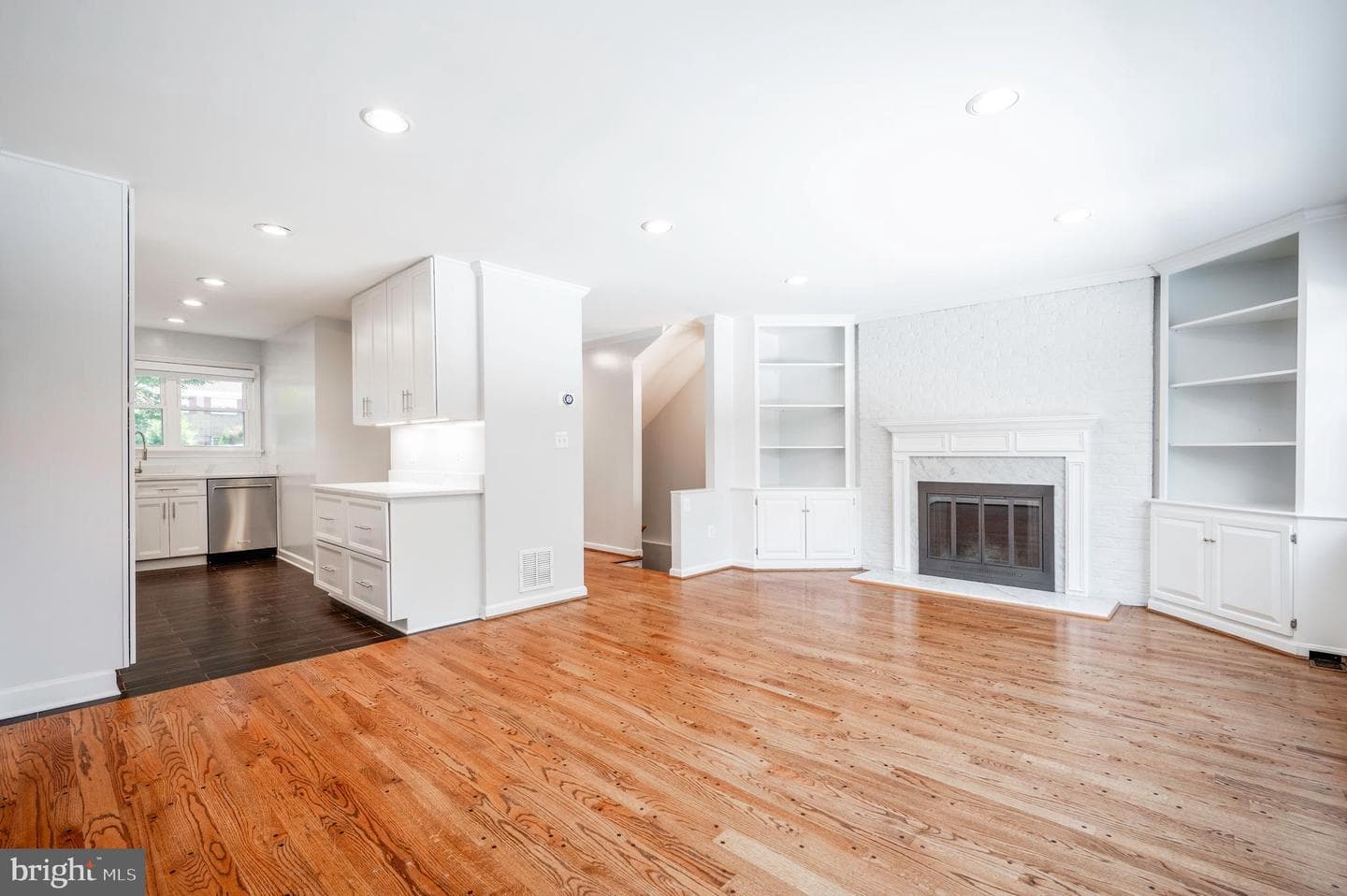 6065 Hardwick Place photo 5