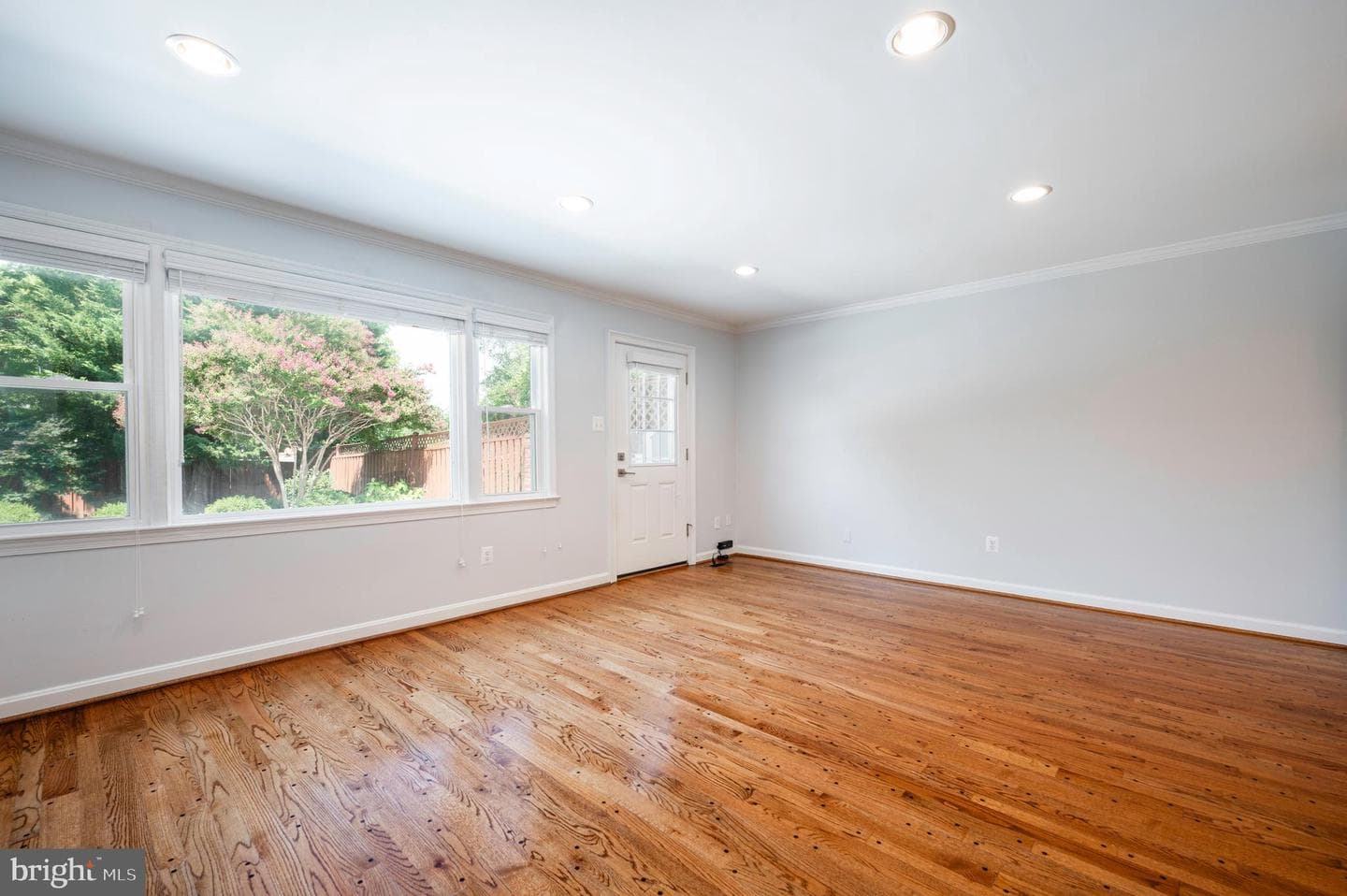 6065 Hardwick Place photo 7
