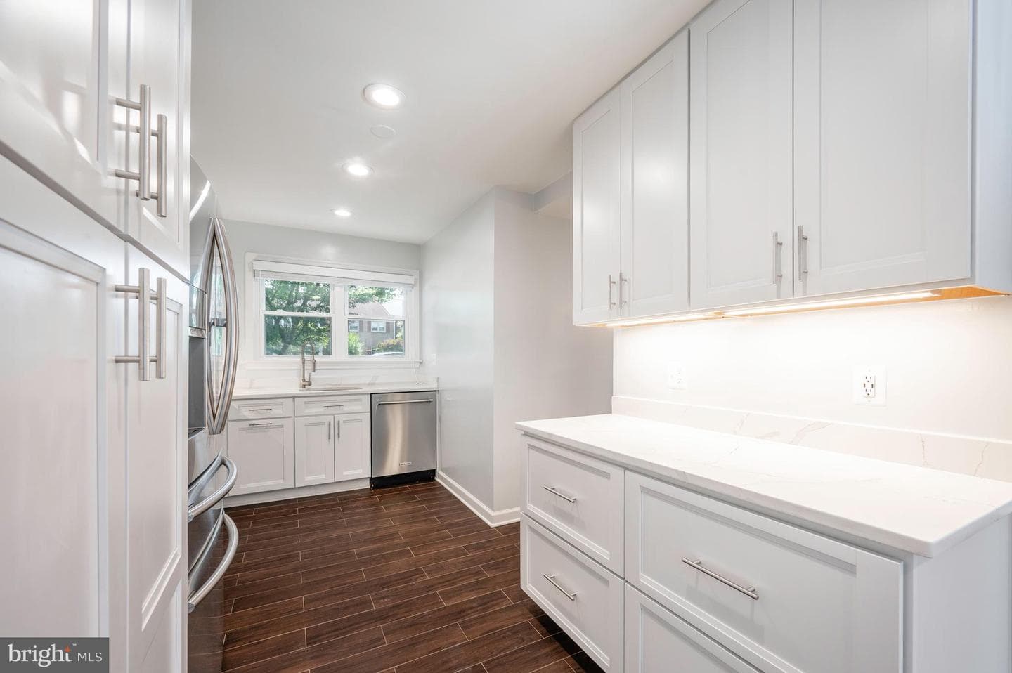 6065 Hardwick Place photo 9