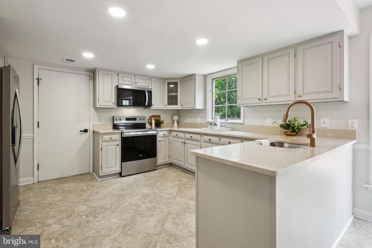 3914 Bentwood Court photo 9