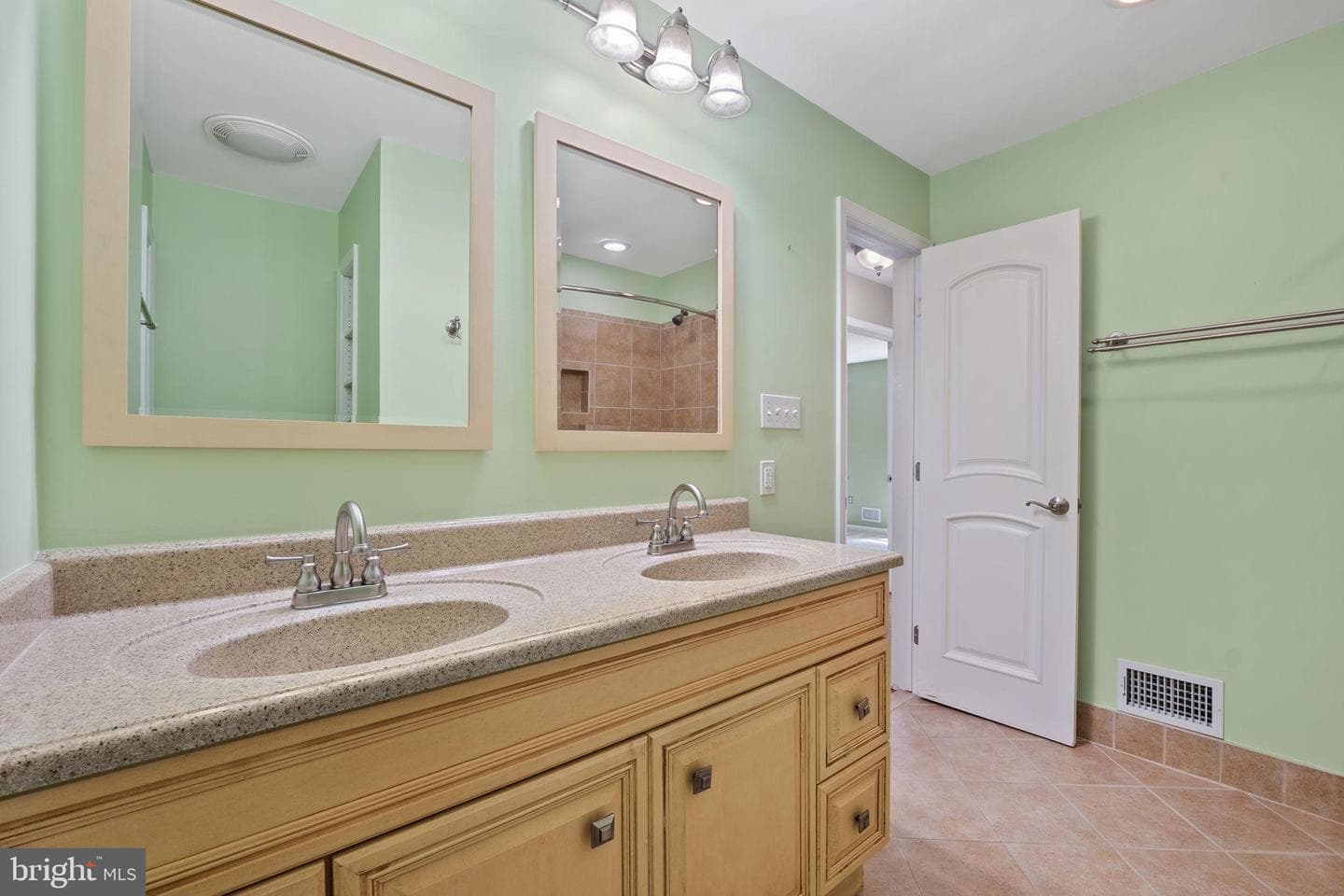 5265 Ofaly Road photo 30