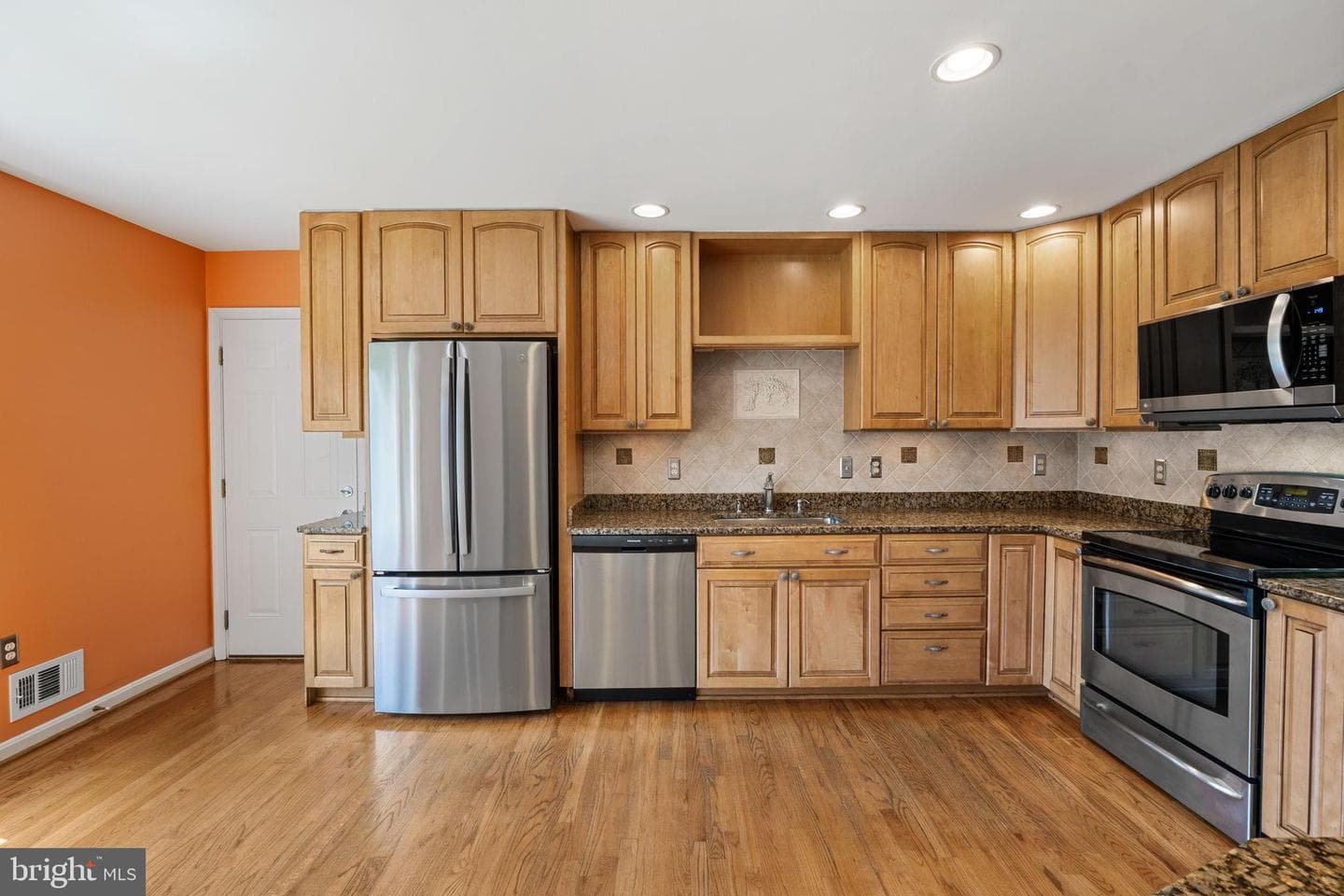 5265 Ofaly Road photo 4