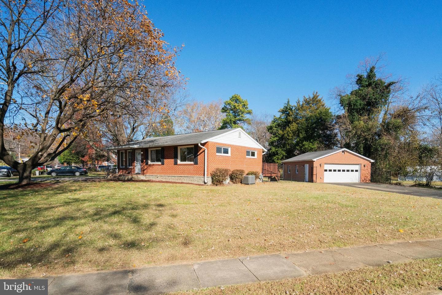 6225 Bren Mar Drive photo 2