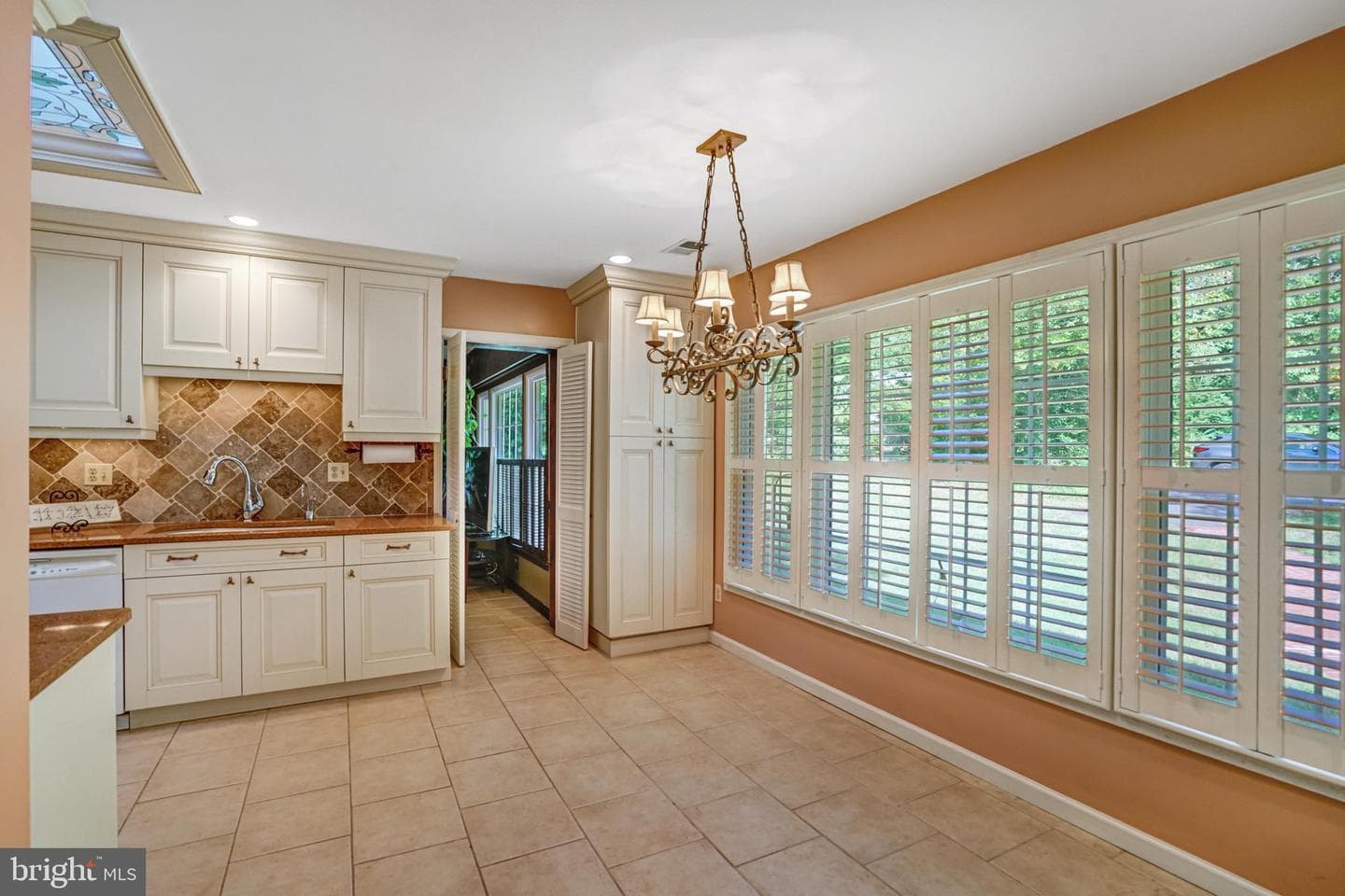 6425 Montrose Street photo 16