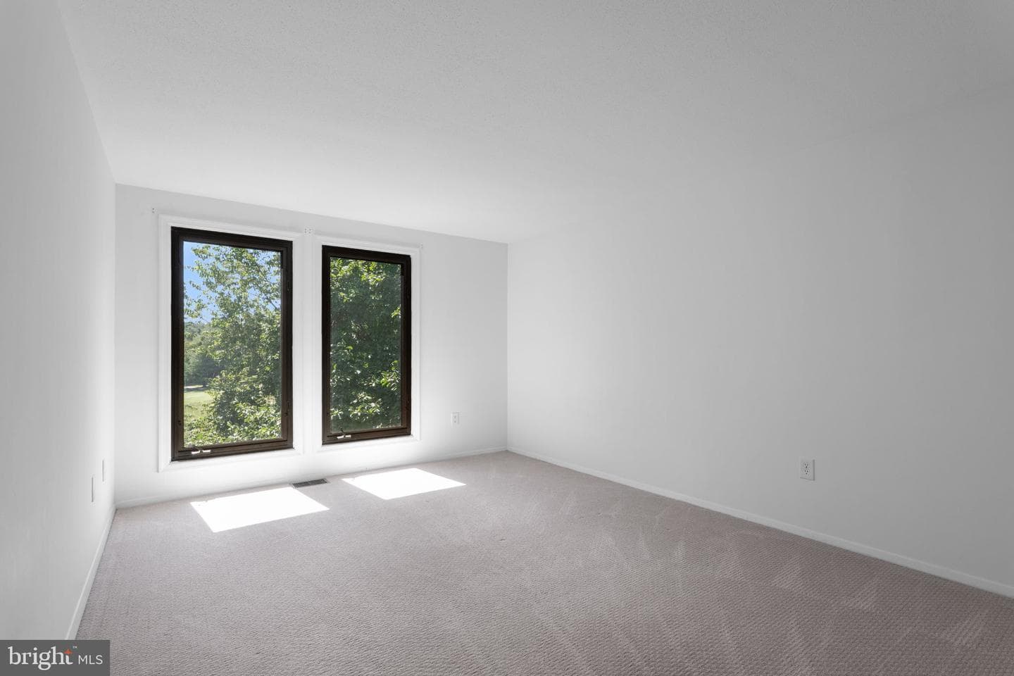 1806 N Shore Court photo 15