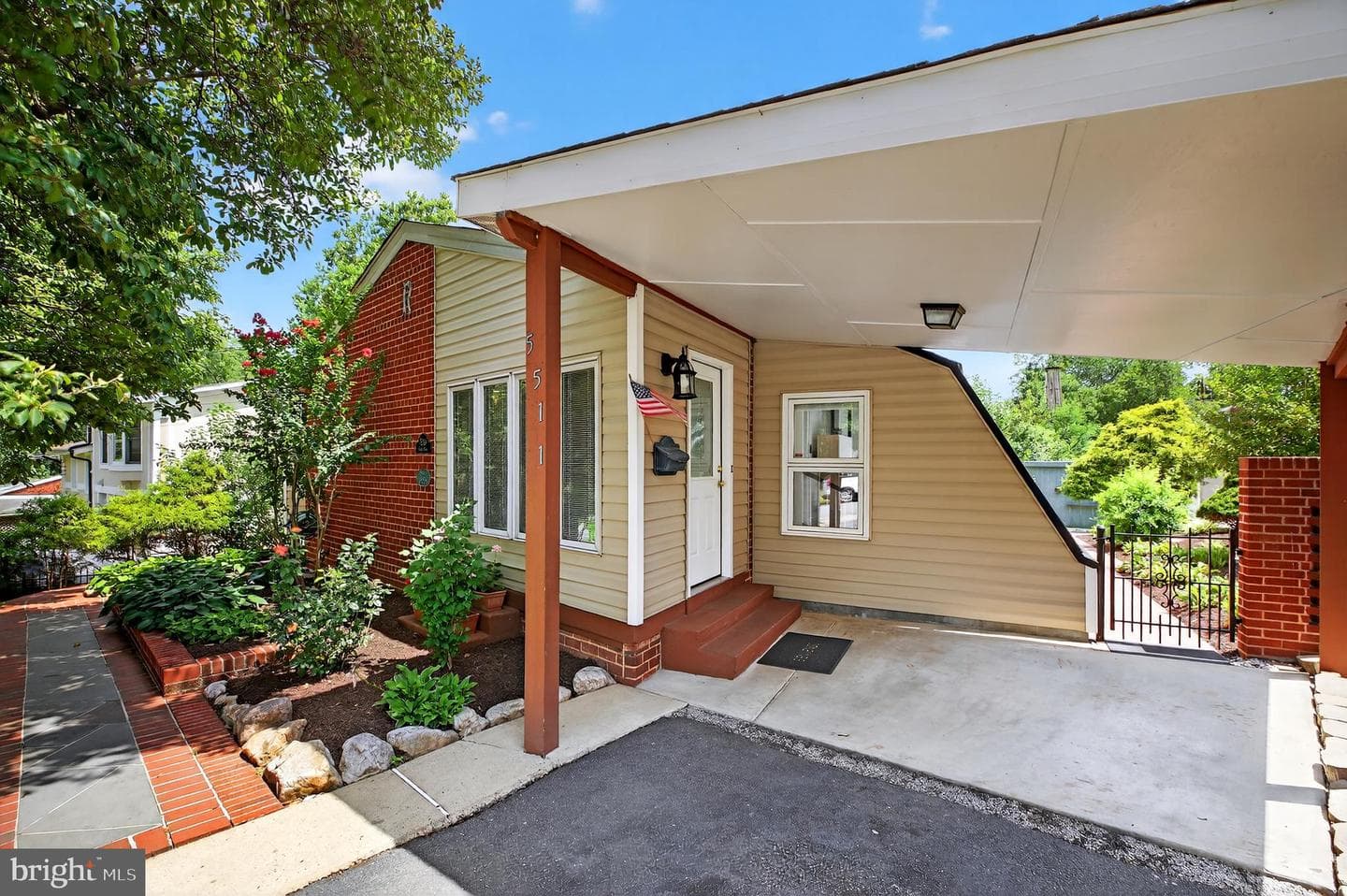 5511 Gwyn Place photo 2