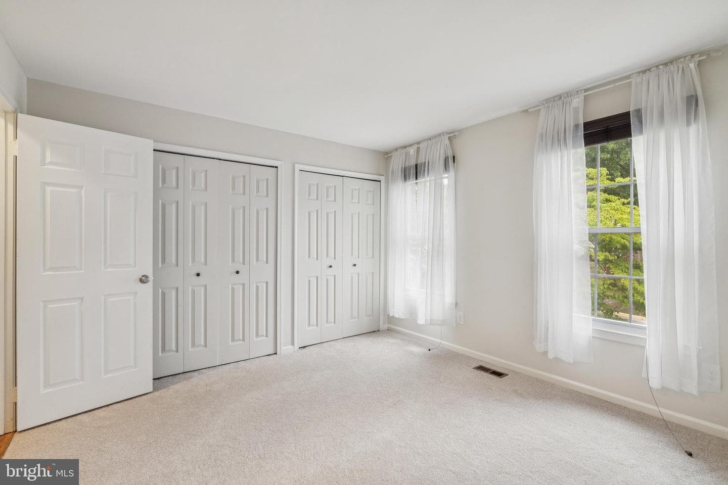 8482 Springfield Oaks Drive photo 14