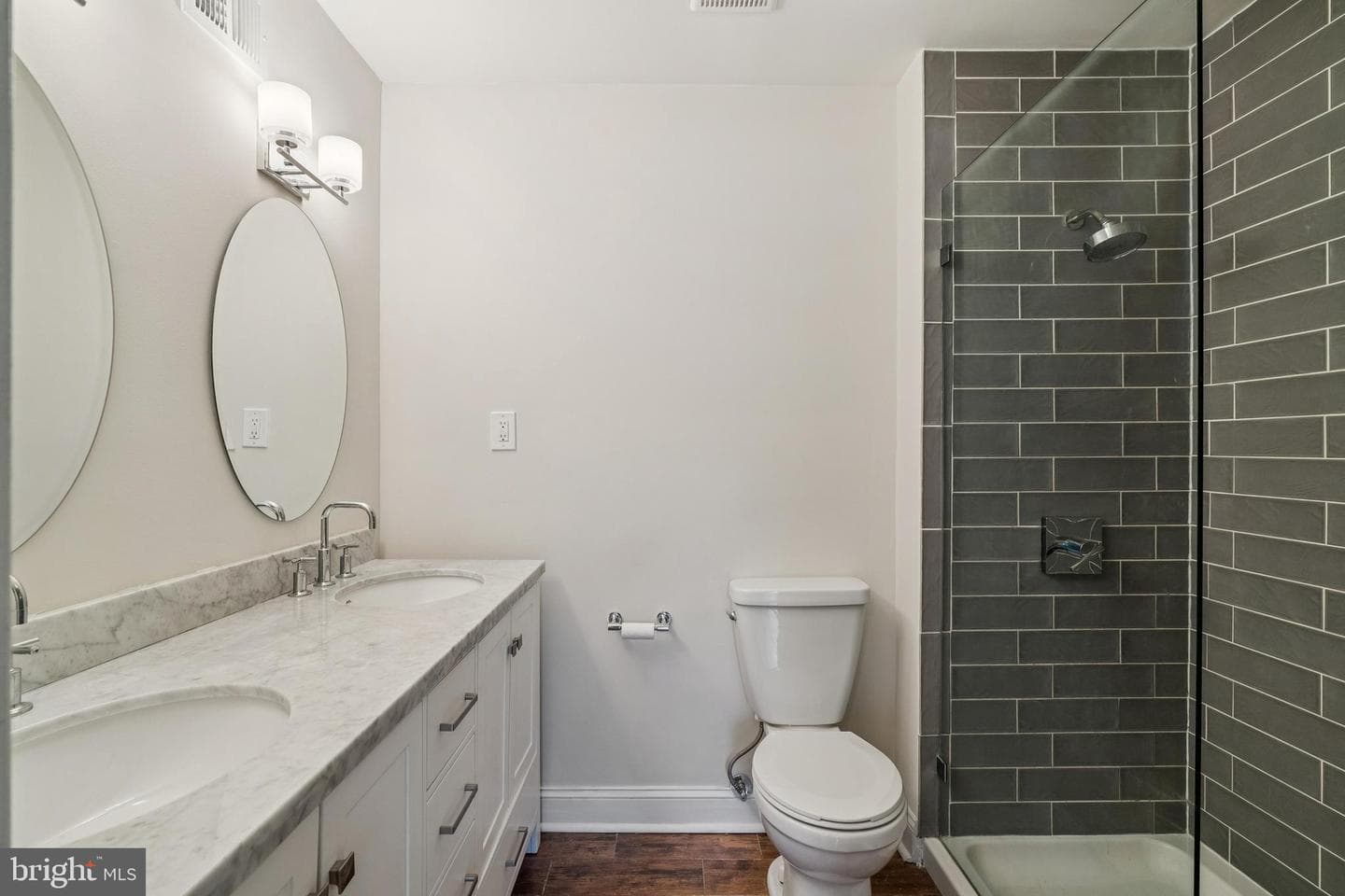 8482 Springfield Oaks Drive photo 17