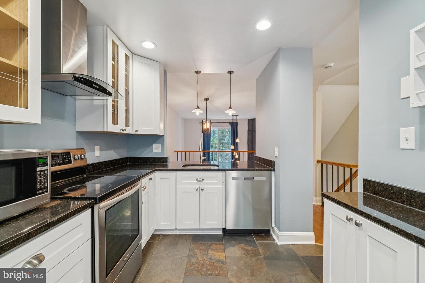 8482 Springfield Oaks Drive photo 4