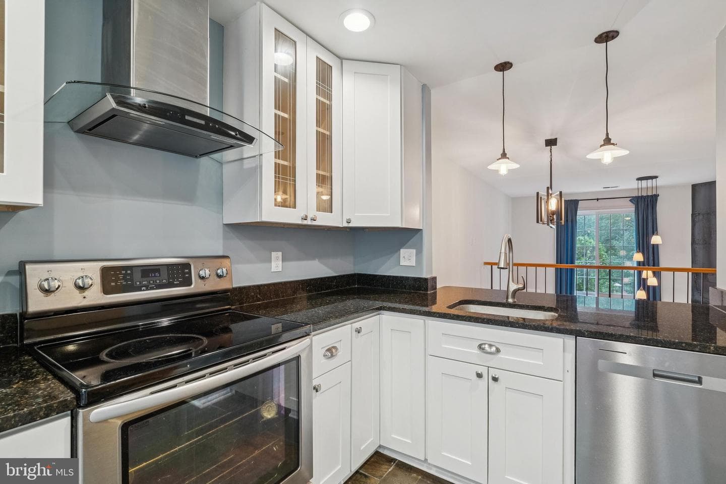 8482 Springfield Oaks Drive photo 5