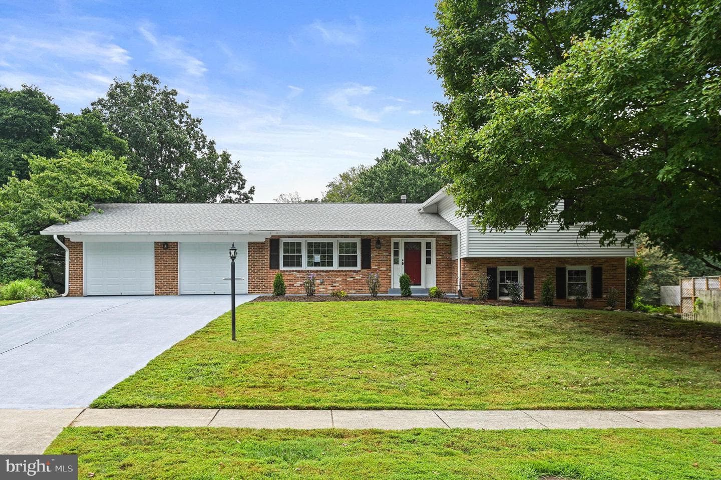 2509 Lakevale Drive photo 2
